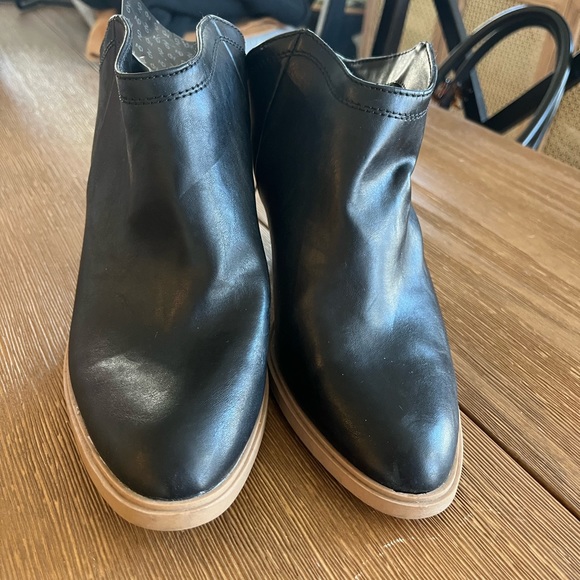 Dolce Vita ankle bootie - Picture 3 of 4